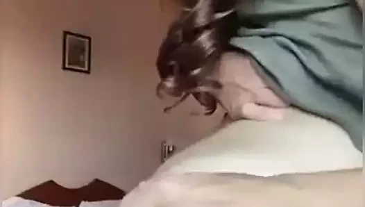 Lezbiyen ally amatör yakın çekimde kamera önünde mastürbasyon yapıyor