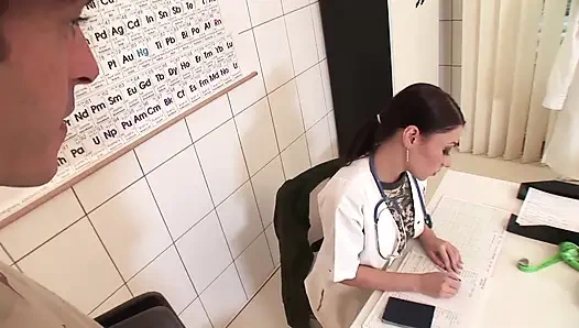 Paramedik sert sikiliyor