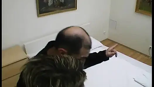 Genç bir kaltakla amatör sikiş