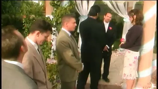 Azgın esmer derin onu kedi içinde büyük bir çük alır ve sert ve hızlı becerdin