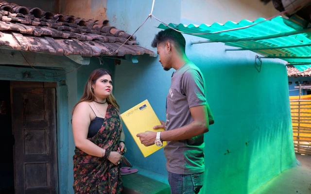 Hintli köylü kadın gün içinde kredi müdürü tarafından sıkı amından sikiliyor