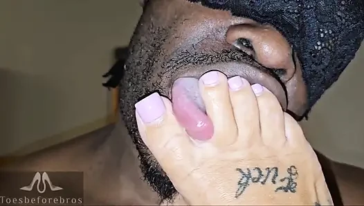 Tatty Tyler ayak ve amına tapıyor