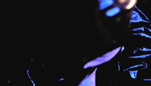 Lastik büyük götlü orta yaşlı seksi kadın tanrıça Eva Latex büyük yarak emiyor amcık döl gonzo