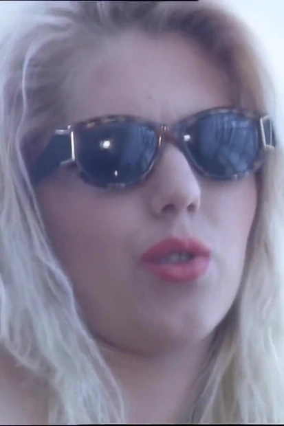 Горячую блондинку жестко трахнули сзади