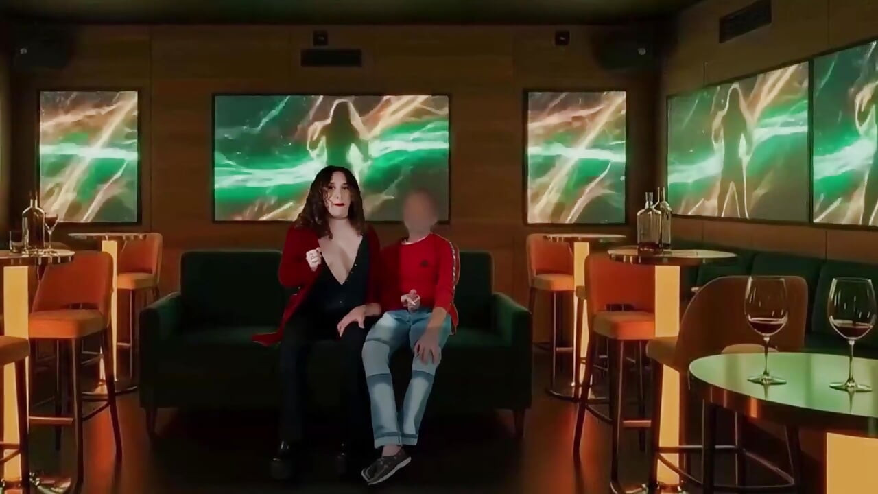 Ben Karaoke Kulübü Yöneticisiyim Ve Eşim Her Şeyi Çekiyor
