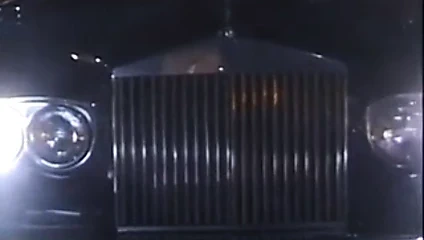 Bir grup manyak için lateks elbiseli seks partisi