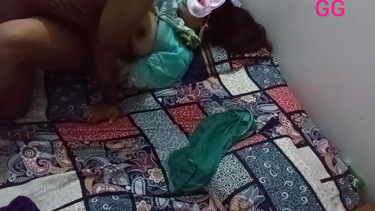 Büyük memeli desi yenge götünü ve amını debor -girlgroup tarafından sikiyor