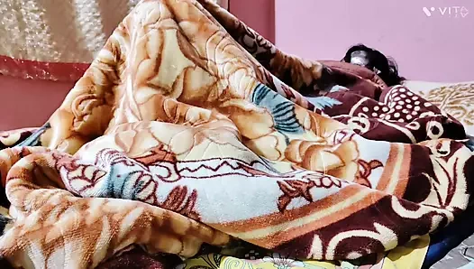 Kız arkadaş ve erkek arkadaş viral videoda sikişiyor