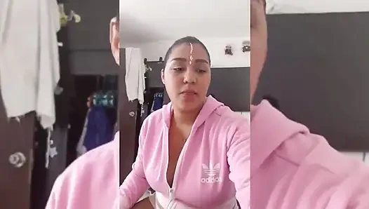 Kız arkadaşımı garson olarak çalışabilmesi için gece kulübüne götüreceğim ama önce onu domaltarak iyi sikiyorum