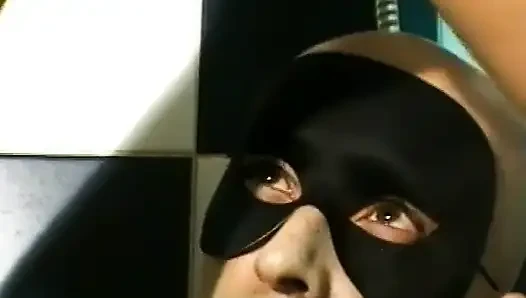 İki motorcu eğleniyor