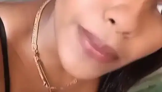 Между желанием и искушением... Я не так много об этом думаю... Просто посмотри на меня