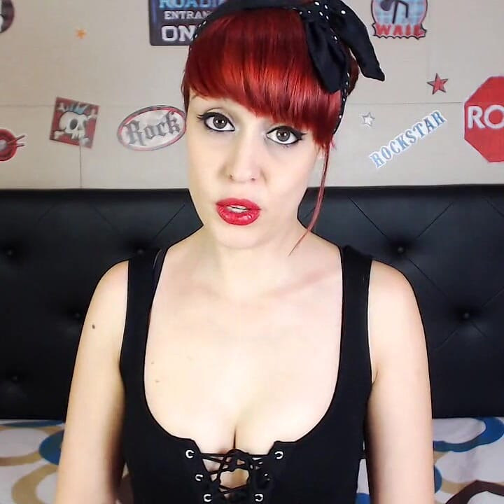 Pin up Girl. Sigara içen oral seks bakış açısı