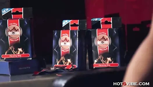 Çılgın bağıran oyuncak orgazm goth