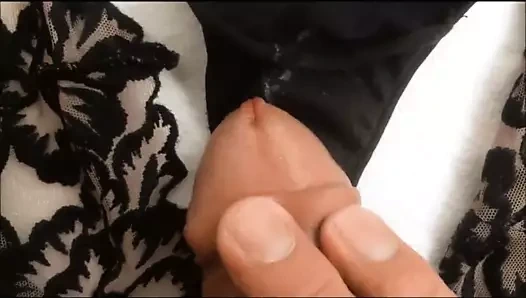 Nicht Schwiegermutters Slip vollgespritzt cumshot stepmom