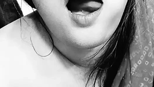 Hintli iri güzel kadın tombul yenge kamera şovunda teşhir ediyor