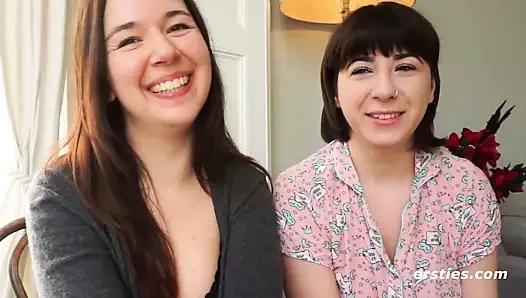 Lea sikikleri kriss ile bir cam yapay penis