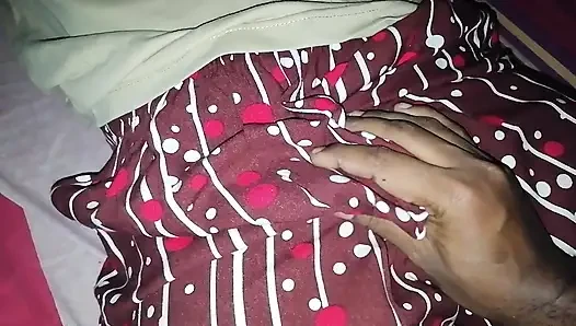 Asyalı desi ateşli evli kadın güzel vücutlu küçük memeler ve sıkı amcık