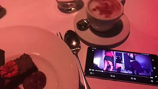 Müzik cevaptır, opak şeffaf taytlar, en kısa eteklerin altında dantelli mini tangalar