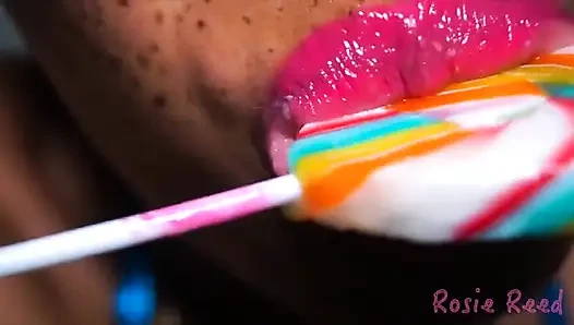 Parlak dudaklı lolly tarafından sikiliyor (standart tanım)
