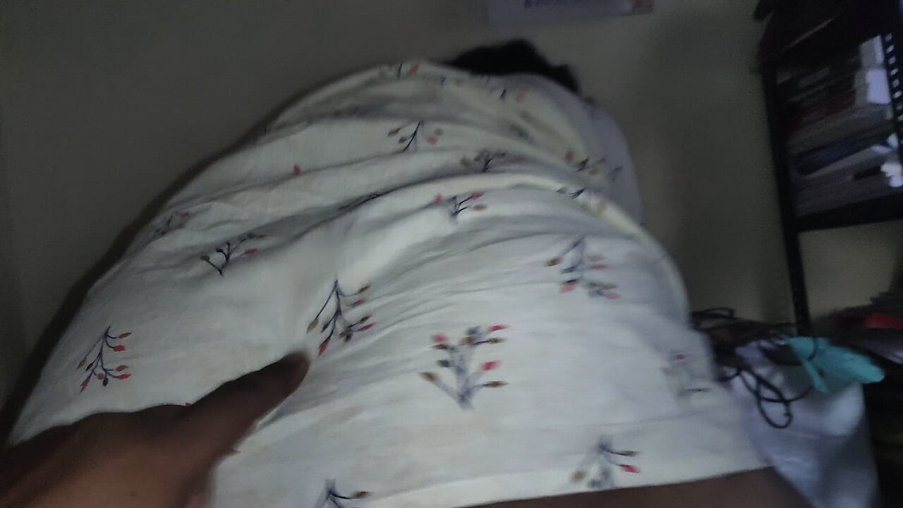 Desi Bhabhi ko pichhe se dost ne kiya