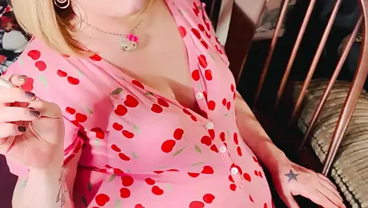 A Quick Cigarette With A Blonde Cutie! Smoking With Tina Snua