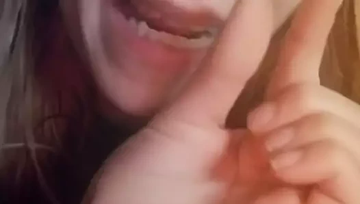 camgirl aşağılıyor minik penis