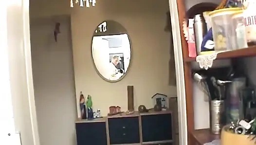 Olgun sarışın dildolarla orgazm olana kadar ıslak amcık