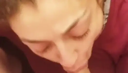 Evli kadın kayıp iddia yüzünden komşusuna yarak emiyor