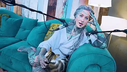 E - empati hakkında konuşuyorum - asmr podcast sfw konuşuyor gotik sıska kız dreadlocks dövmeli model dövmeli kız