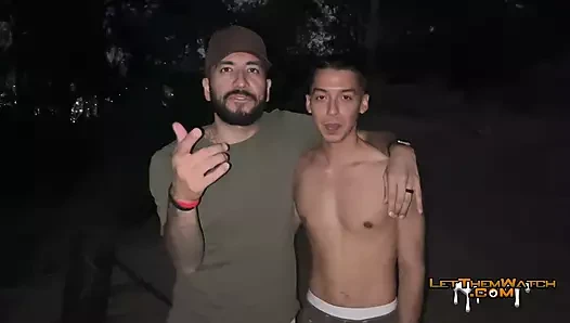 Hung Twink halka açık eylemde döl doğuruyor - neredeyse yakalanıyor! Letthemwatch