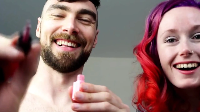 Ateşli alfa çift kadın kılıklı aşağılama fantezisi tarafından aldatıldı ve kadın egemenliğini yitirdi