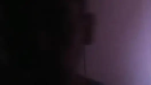 Dişlerimi fırçalıyorum
