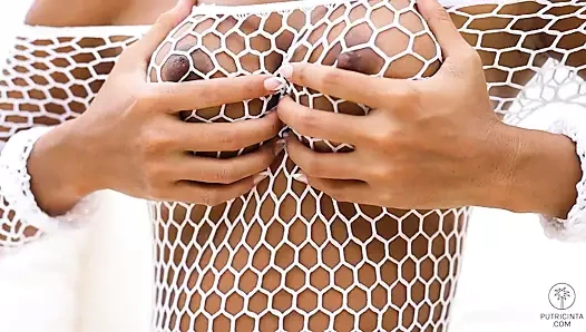 Putri cinta sıkı göt deliğini ortaya çıkarıyor