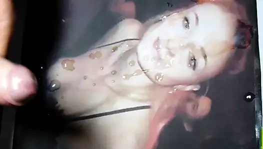 Sophie Turner'ın üzerine boşal 1