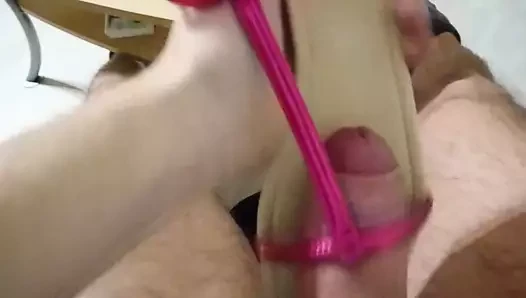 Onun pembe yaz sandaletlerini sikeyim