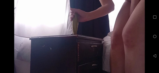 Kız cums ile ona sıcak Hint vibratör üzerinde the tablo