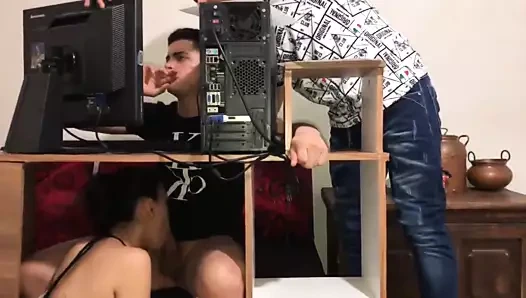 Kocamın en iyi arkadaşını emiyor