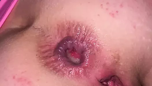 Sert anal, gerçek amatör götüne boşalıyor