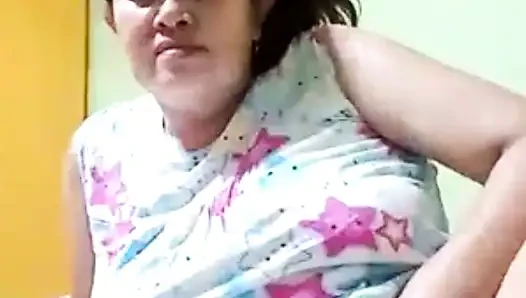 Biraz konuşuruz, sonra şehvetimizi serbest bıraktırmak için video seks yaparız
