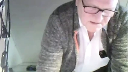 256. baba kamera için boşalıyor