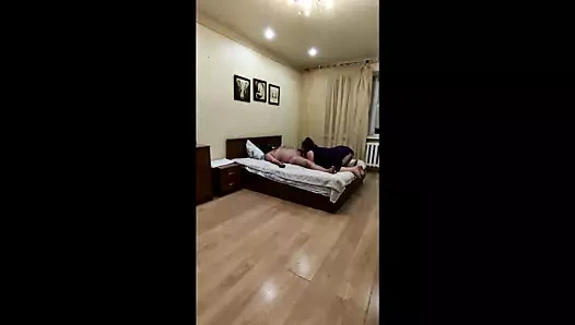 Bir sike atladı ve iki kez bitirdi