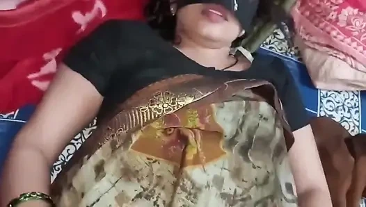 Üvey kız kardeşim yatak odasında yalnızken beni seks için davet etti