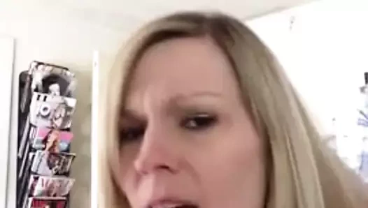 Sarışın milf kamu seks