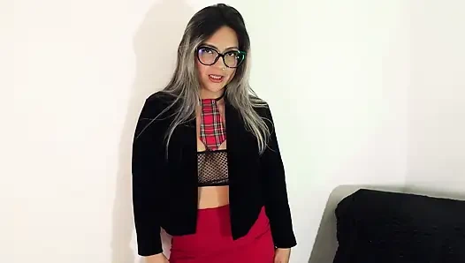 Üniversiteli kızda lunabigbooty orgazm olana kadar rol yapıyor