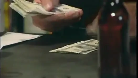 Seksi genç kızın yüzüne boşalıyor