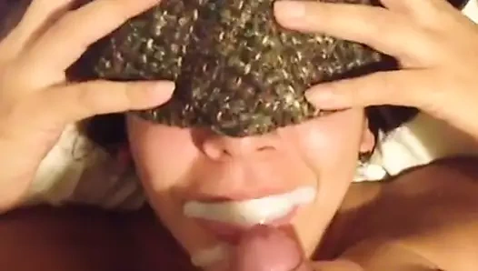 Bir sürü boşalmak alarak sevimli kız derleme