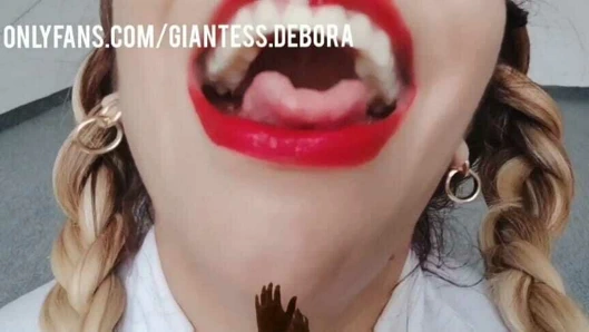 Vore liseli kız üvey babası dolu video yemek