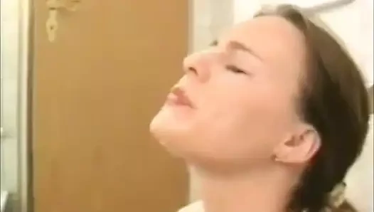 Fahişe döl alıyor