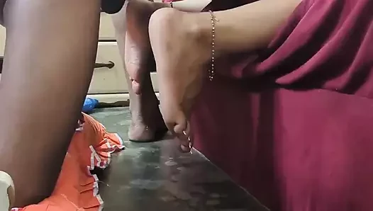 Büyük götlü ateşli twerk yapan bebek sert sikiliyor