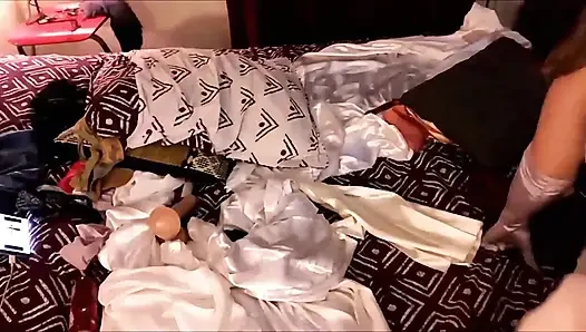 875 - inci elbiseli beyaz sürtük, saten, domaltmalı, tanga, mastürbasyon, seks oyuncakları